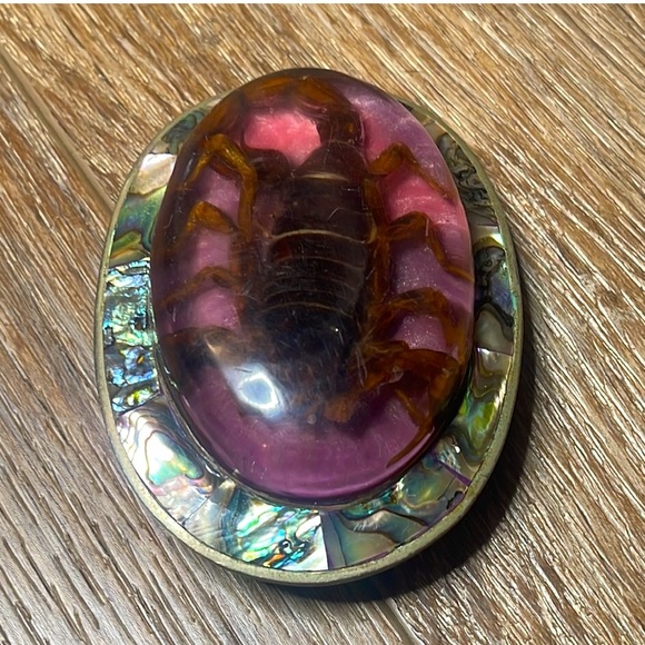VINTAGE SCORPION AND ABALONE BUCKLE - Picture 2 of 4